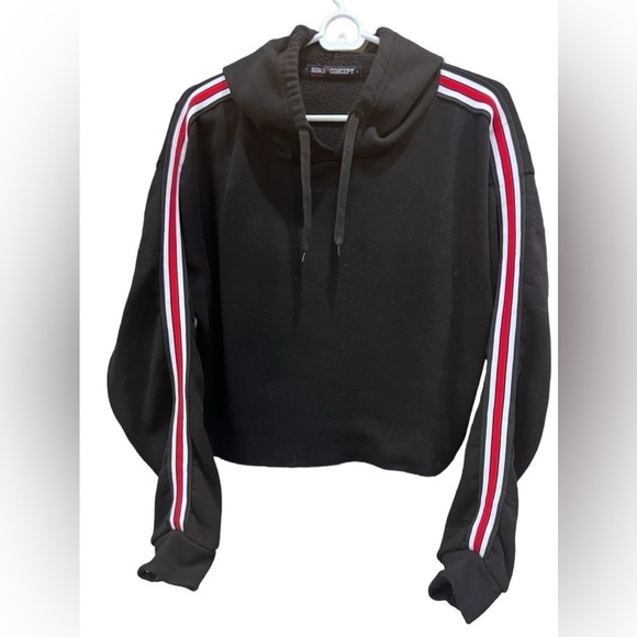 Roma Concept - Black Cropped Hoodie with Red strips - Size Large - Picture 5 of 9